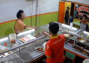 Pria Berambut Kribo 'Bayar Kurang' di Warteg Jakpus, Pemilik Warteg Merugi