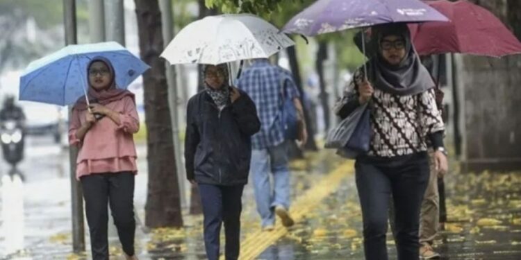 Hujan ringan hingga lebat guyur Indonesia