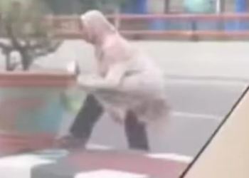 Ternyata ODGJ! Wanita yang Pecahkan Pot Bunga di Fly Over Polda Sumsel Diamankan Polisi