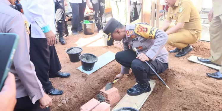 Kolaborasi Dengan BAZNAS, Polres Muba Bedah Rumah Warga Kurang Mampu