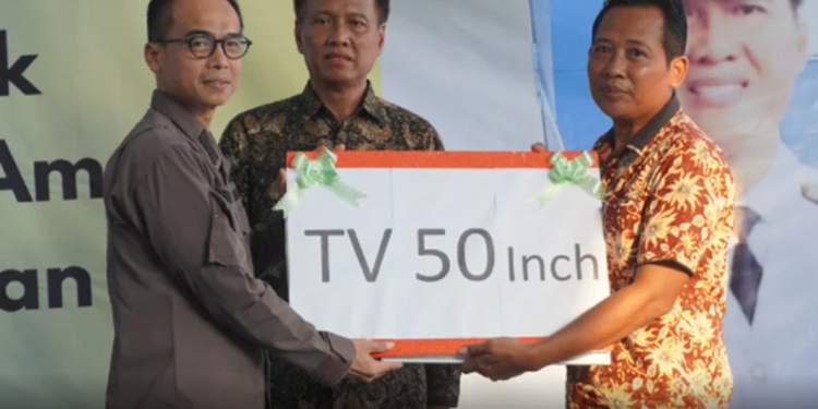 TERKINIPatuh bayar pajak, OKI berikan penghargaan UMKM double steak 77