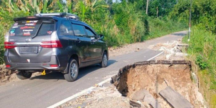 Puluhan Desa di OKU Selatan Kini Terancam Terisolir, Jalan Alternatif Sumsel-Bengkulu Nyaris Putus