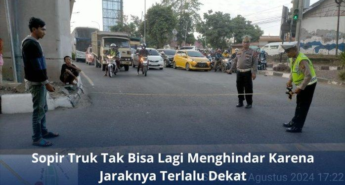Nekat Terobos Lampu Merah, Driver Ojol Tewas Tertabrak Truk di Fly Over TAA Palembang