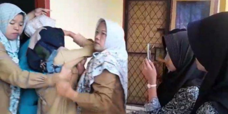 Viral Kepala SMA di Sindang Danau OKU Selatan Didemo Karena Kerap Arogan Kepada Guru dan Siswa