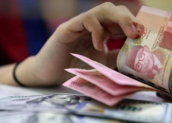 Rupiah Ditutup Melemah, Dolar Mepet Rp15.200/US$!