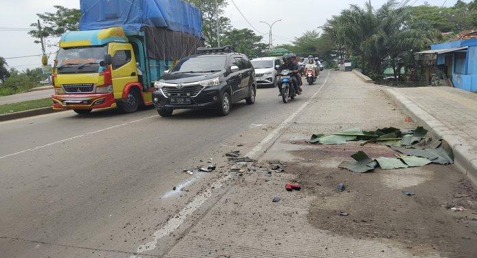 Pemotor Berpakaian Sekuriti Tewas Usai Tabrak Truk yang Parkir di Kertapati, Palembang