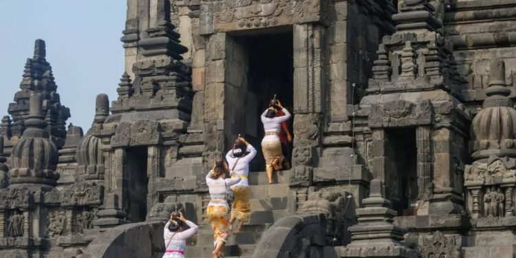Ritual Abhiseka dan Parisuda Agung Sebagai Upaya Lestarikan Candi Prambanan