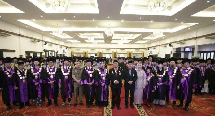 694 Mahasiswa Universitas Bina Darma Palembang Ikuti Wisuda