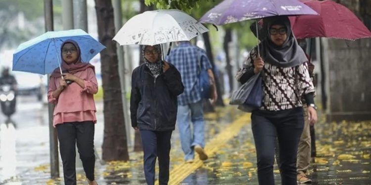 BMKG Ramalkan Hujan Merata di Sebagian Besar Indonesia pada Hari Minggu