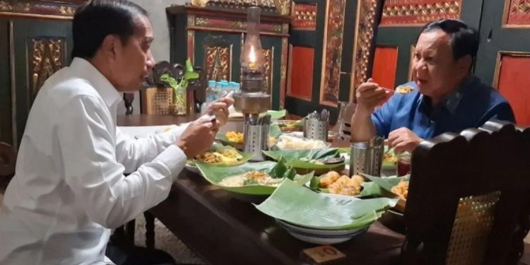 Presiden Prabowo Temui Jokowi di Angkringan Solo