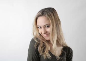 Orang apanya yang berwarna hitam