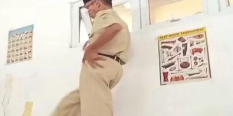 Kronologi Lengkap Guru SMP di Demak Naik Meja dan Tendang Murid Saat Ujian, Berakhir Damai