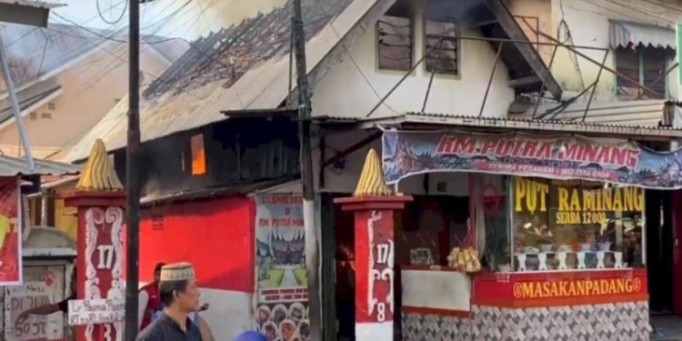 Kebocoran Gas Picu Ledakan, Rumah Makan dan Ruko di Palembang Ludes Terbakar