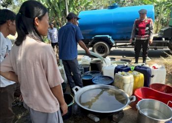Kekeringan Melanda Beberapa Wilayah Pagar Alam, Warga Ambil Air dari Sungai