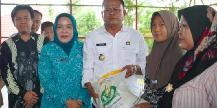 10.056 Warga Prabumulih Terima Bantuan Beras Program CPP untuk Juni–Juli 2025