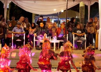 Lima Penari Cilik Hidupkan Kembali Keanggunan Tari Tanggai di Parade Bunyi’an Palembang 2025