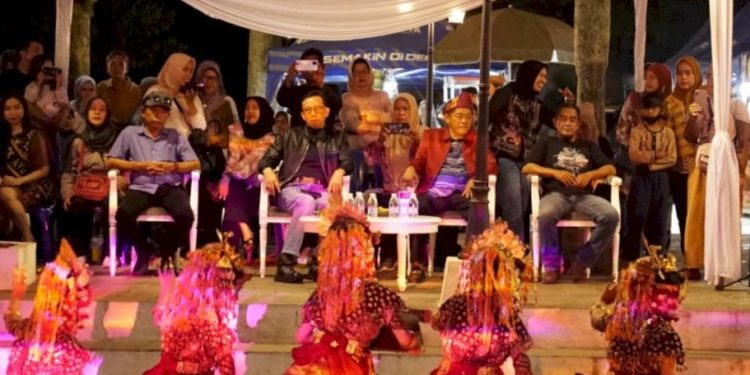 Lima Penari Cilik Hidupkan Kembali Keanggunan Tari Tanggai di Parade Bunyi’an Palembang 2025