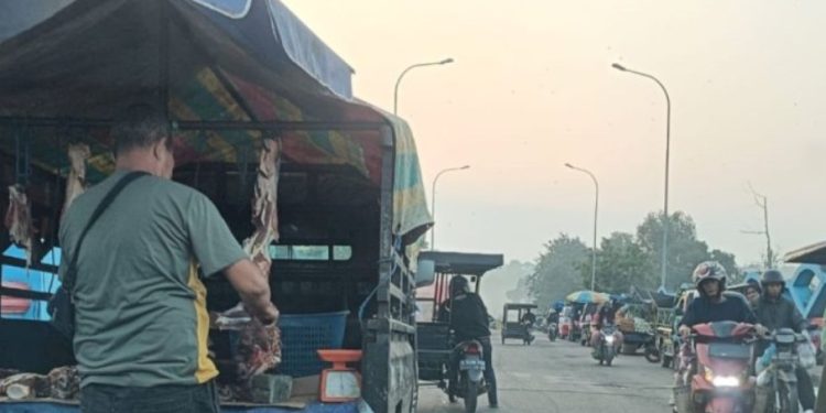 Jembatan Pulau Mas Masih Dipenuhi Pedagang, Pemkab Empat Lawang Tegaskan Larangan Berjualan