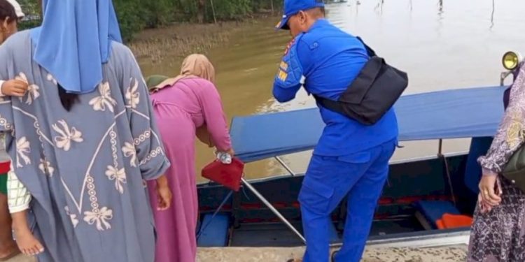 Ambulans Apung Polairud Polda Sumsel Evakuasi Dua Warga Upang dalam Sehari