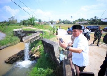 Tinjau Irigasi Rusak di OKU Timur, Gubernur Sumsel Langsung Perintahkan BBWS Turun Tangan