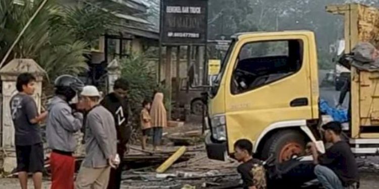 Truk Masuk Jalur Lawan Arah, Empat Kendaraan Terlibat Kecelakaan Beruntun di Jalintim Banyuasin