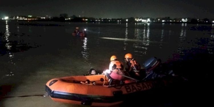 Bocah 11 Tahun Terseret Arus Sungai Musi, Warga Palembang Lakukan Pencarian Intensif