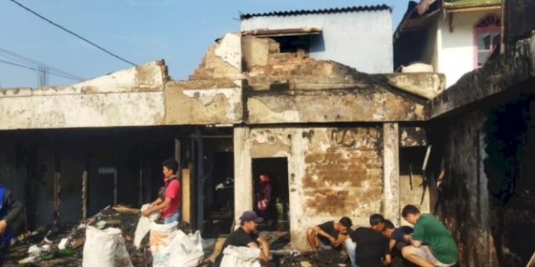 Tragis, Rumah Warga di Palembang Terbakar: Uang Rp100 Juta Tabungan Haji Ludes Dilalap Api