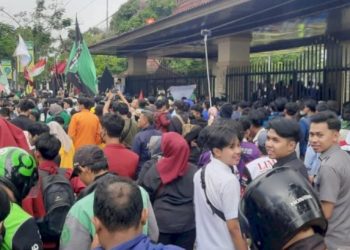 Polda Sumsel Gagalkan Upaya Anarkis, Empat Penyusup Demo Membawa Sajam dan Molotov Diamankan