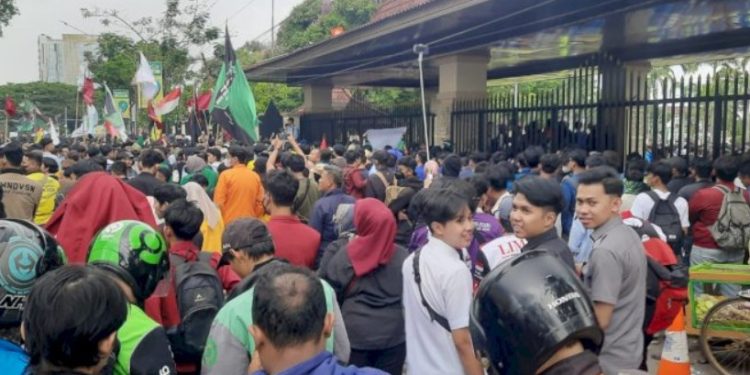 Polda Sumsel Gagalkan Upaya Anarkis, Empat Penyusup Demo Membawa Sajam dan Molotov Diamankan